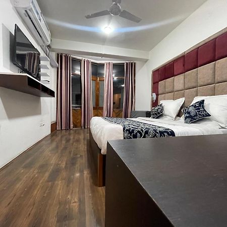Hotel Senorita Srīnagar Esterno foto