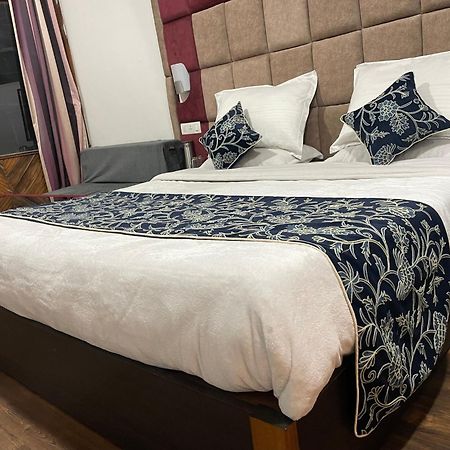 Hotel Senorita Srīnagar Esterno foto