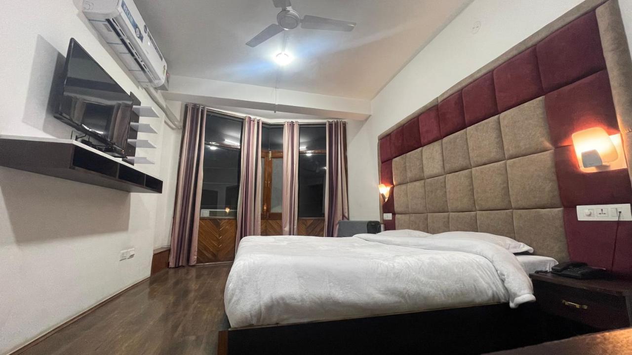 Hotel Senorita Srīnagar Esterno foto