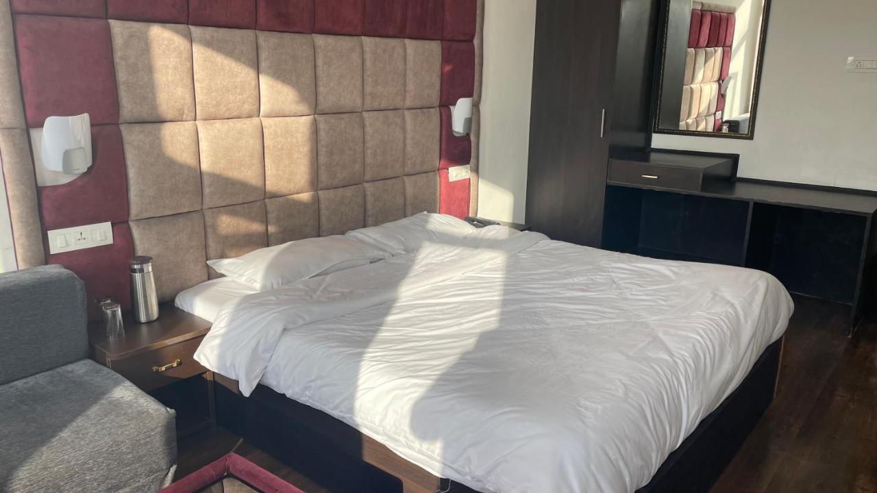 Hotel Senorita Srīnagar Esterno foto