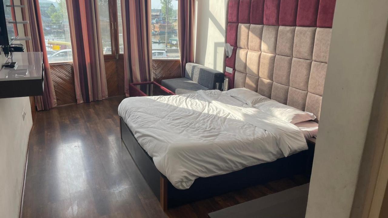 Hotel Senorita Srīnagar Esterno foto