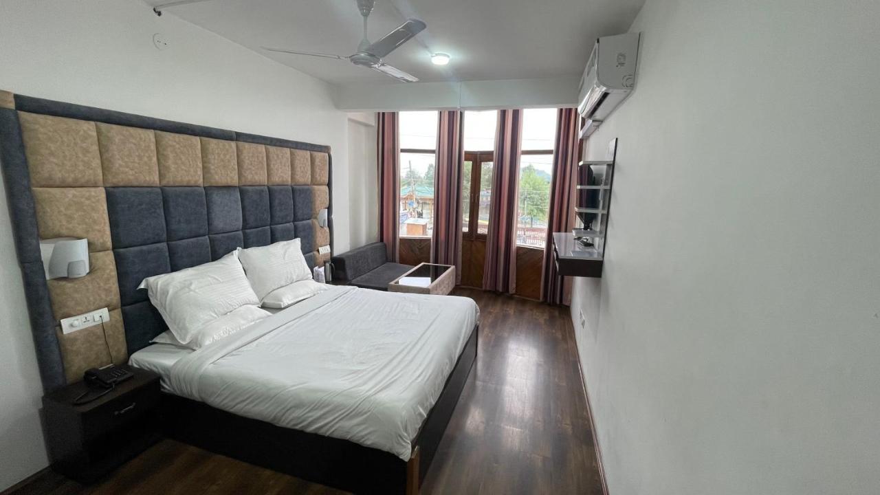 Hotel Senorita Srīnagar Esterno foto