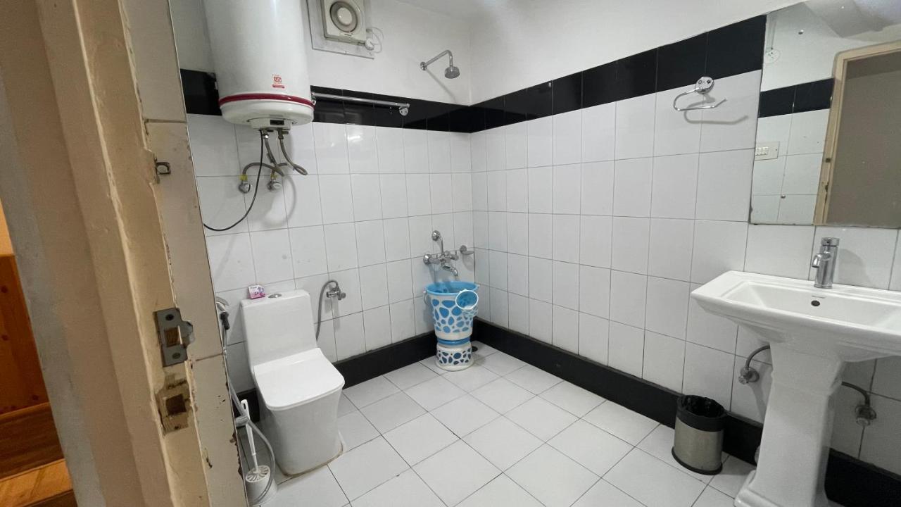 Hotel Senorita Srīnagar Esterno foto