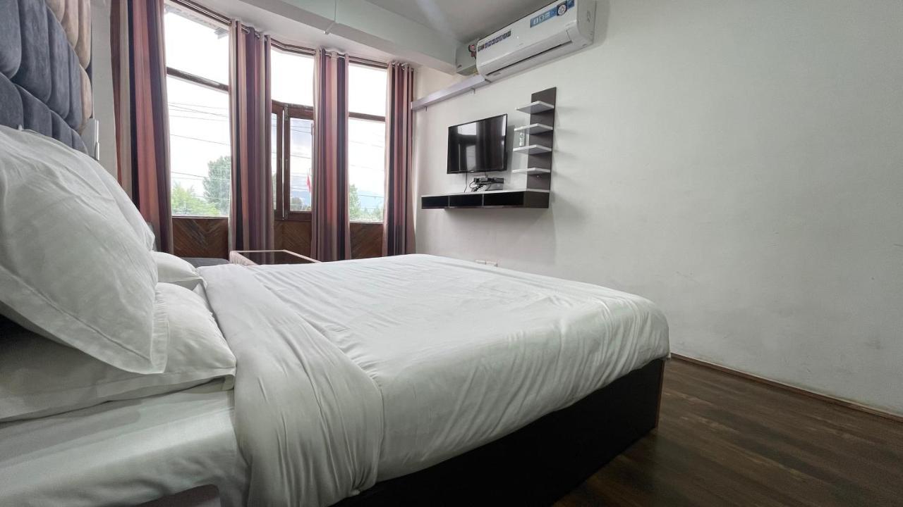 Hotel Senorita Srīnagar Esterno foto