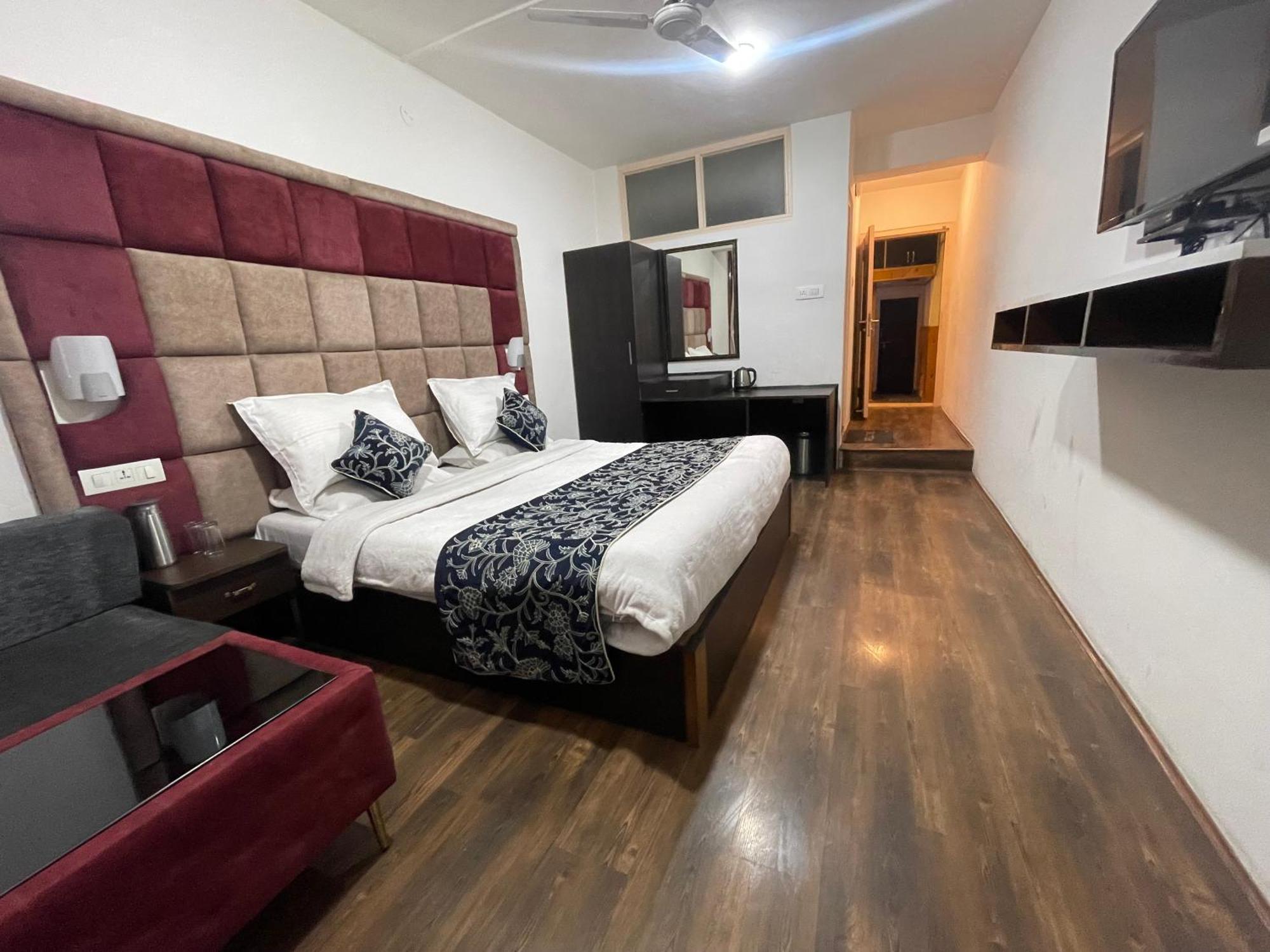 Hotel Senorita Srīnagar Esterno foto