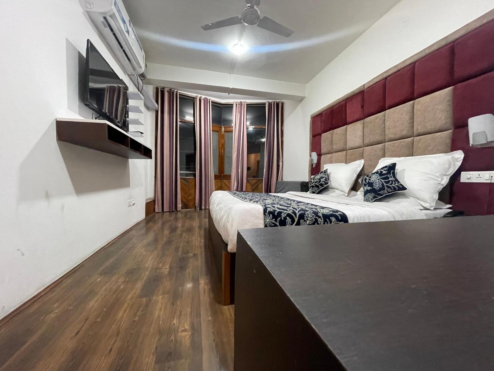 Hotel Senorita Srīnagar Esterno foto