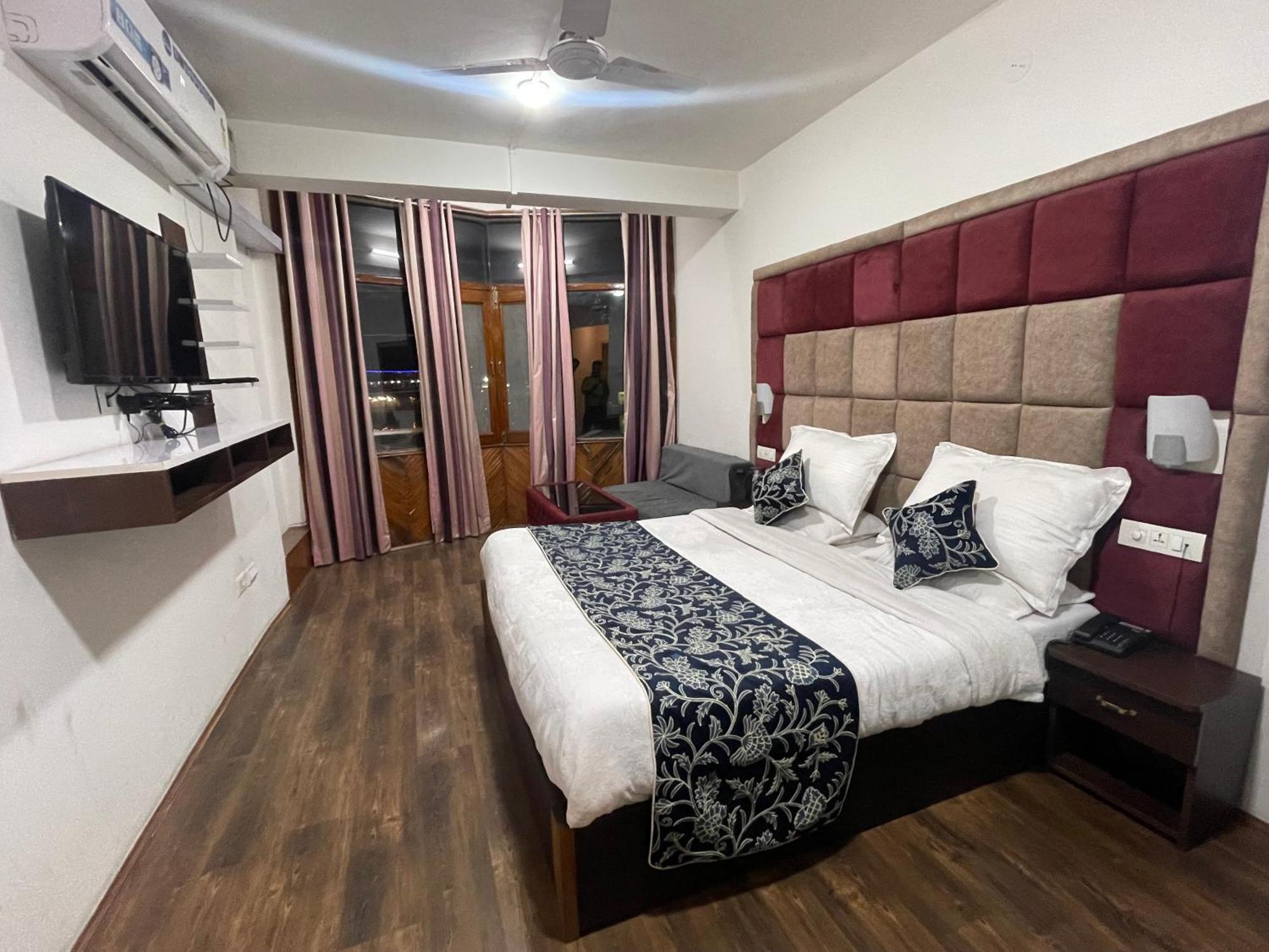 Hotel Senorita Srīnagar Esterno foto