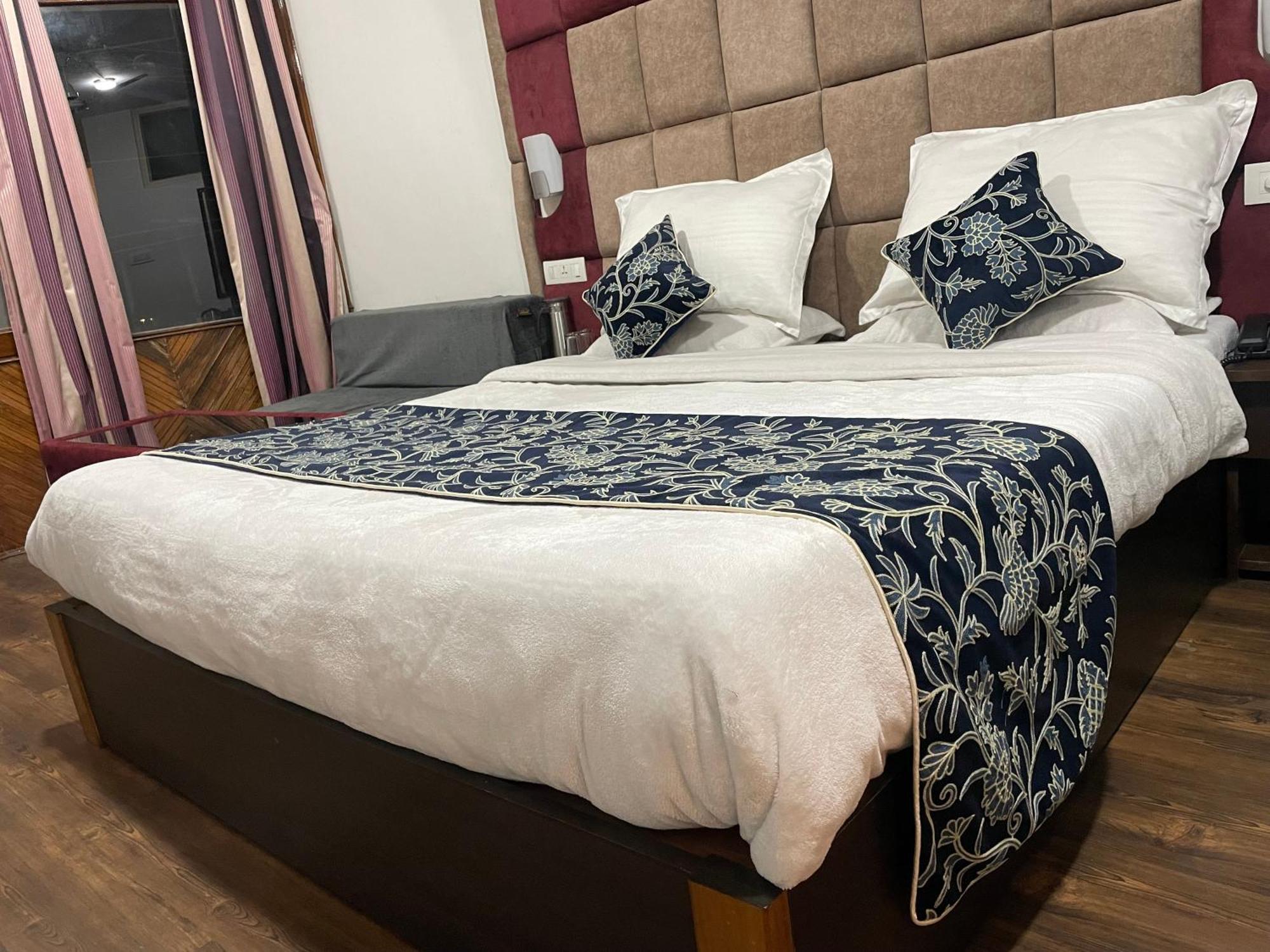 Hotel Senorita Srīnagar Esterno foto