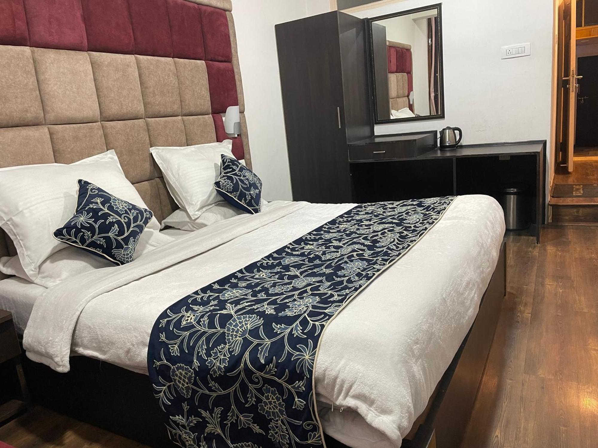 Hotel Senorita Srīnagar Esterno foto