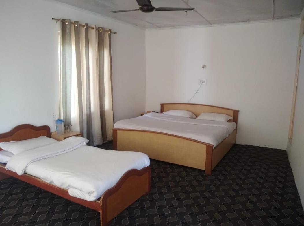 Hotel Senorita Srīnagar Esterno foto