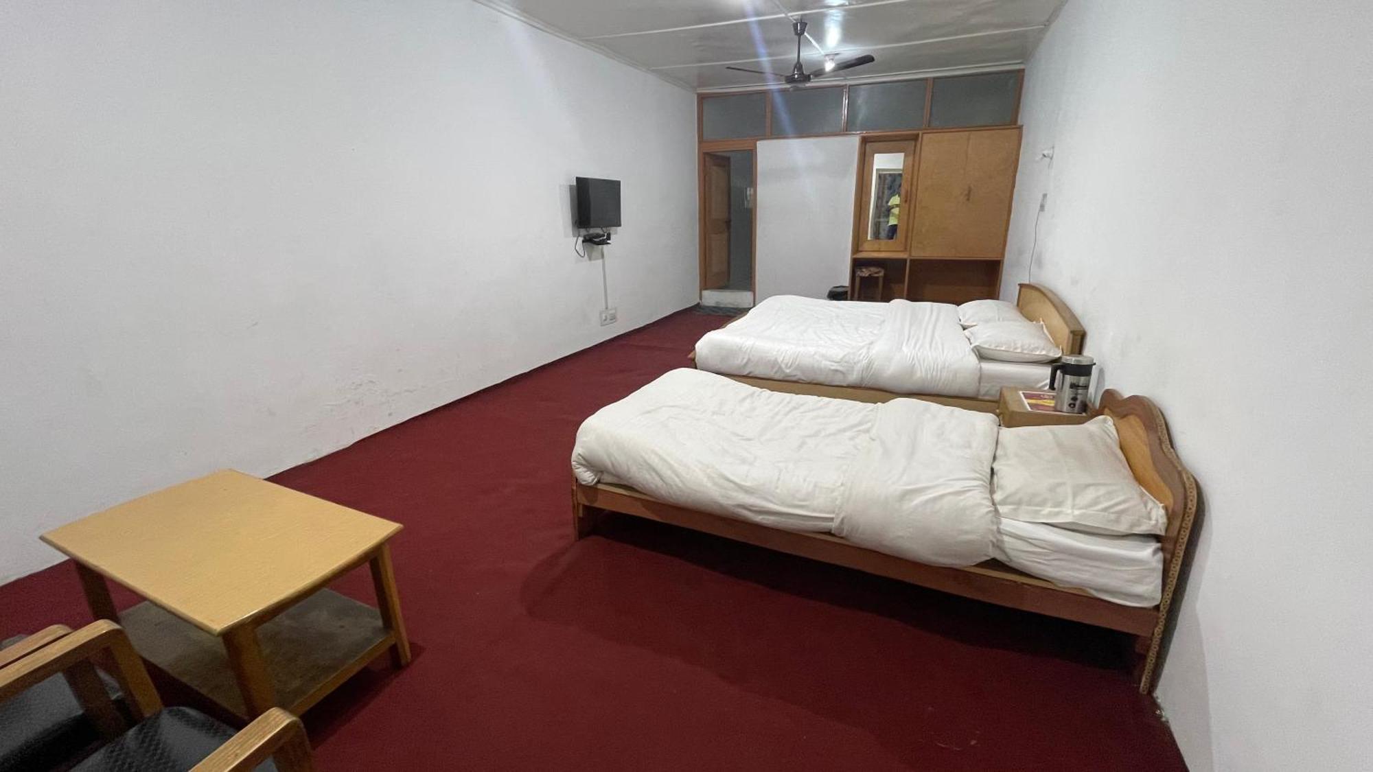 Hotel Senorita Srīnagar Esterno foto